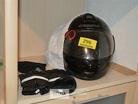 Motohelm en handschoenen - afbeelding 1 van  2