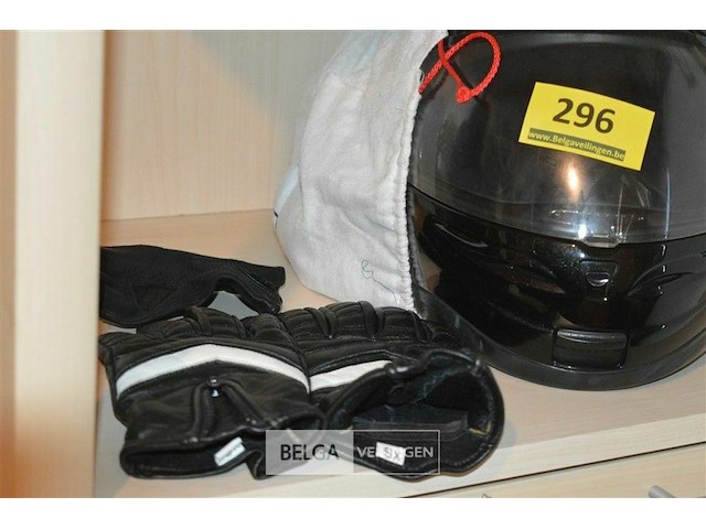 Motohelm en handschoenen - afbeelding 2 van  2