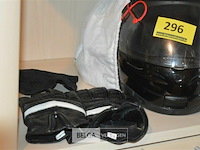 Motohelm en handschoenen - afbeelding 2 van  2