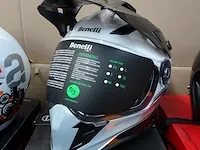 Motor helm benelli - afbeelding 1 van  2