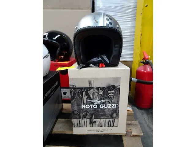 Motor helm guzzi - afbeelding 1 van  3