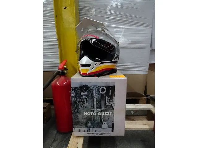 Motor helm guzzi - afbeelding 1 van  2