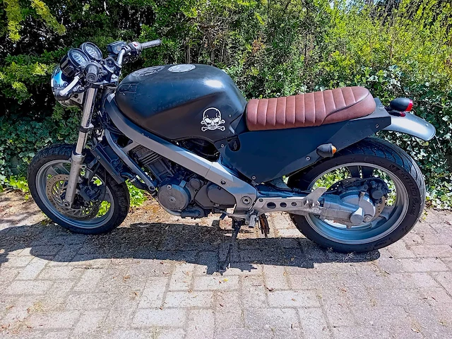 Motor honda ntv 650 benzine 1996 (marge) - afbeelding 1 van  1
