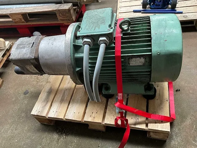 Motor met hydraulische pomp voith h5-40 - afbeelding 1 van  5