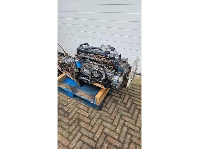 Motor nissan turbo diesel (marge) - afbeelding 1 van  1