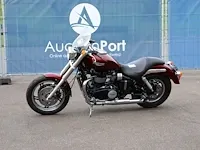 Motor triumph bonneville benzine