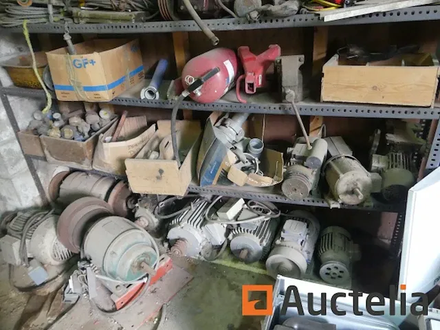 Motoren elektrische, rekken, werkbank hout, rekken inhoud - afbeelding 4 van  18