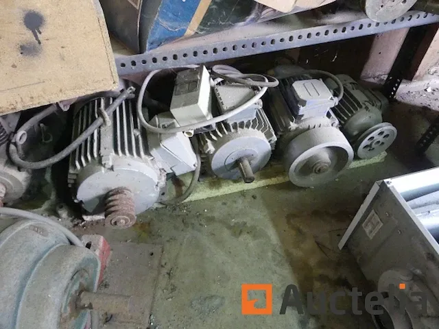 Motoren elektrische, rekken, werkbank hout, rekken inhoud - afbeelding 8 van  18