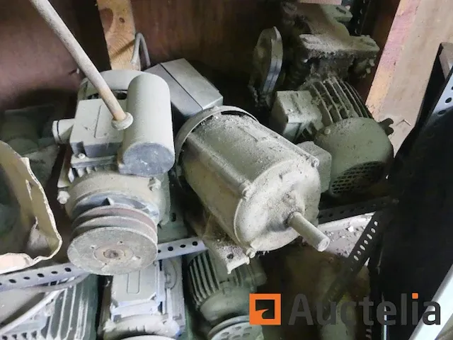 Motoren elektrische, rekken, werkbank hout, rekken inhoud - afbeelding 9 van  18