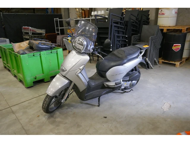 Motorfiets aprilia scarabeo 250 (2008 / zd4 vrb 002 8s 006 426) - afbeelding 1 van  15