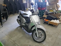 Motorfiets aprilia scarabeo 250 (2008 / zd4 vrb 002 8s 006 426) - afbeelding 8 van  15