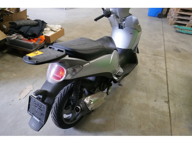 Motorfiets aprilia scarabeo 250 (2008 / zd4 vrb 002 8s 006 426) - afbeelding 10 van  15