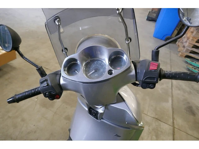 Motorfiets aprilia scarabeo 250 (2008 / zd4 vrb 002 8s 006 426) - afbeelding 11 van  15