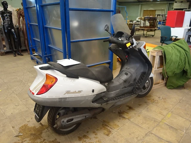 Motorfiets honda - afbeelding 8 van  9