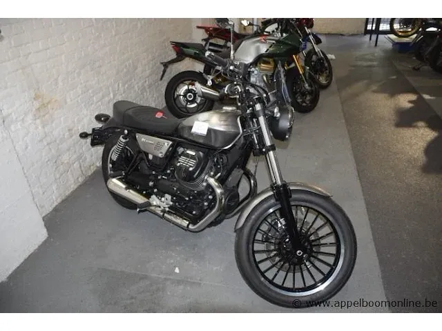 Motorfiets motto guzzi v9 roamer,853cm³, 47,8kw, 1ste inschr 18/10/22, chassisnr zgumaa002nm000213, 5500km, kenteken i+ii, gelijkvormigheidsattest, 1sleutels - afbeelding 1 van  8