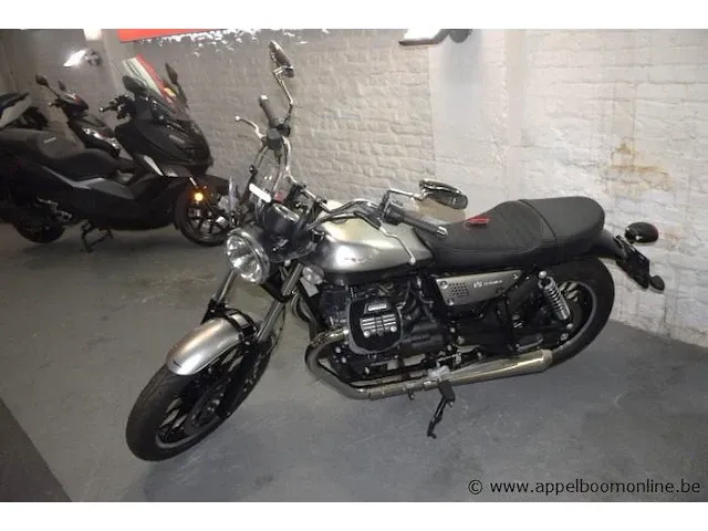 Motorfiets motto guzzi v9 roamer,853cm³, 47,8kw, 1ste inschr 18/10/22, chassisnr zgumaa002nm000213, 5500km, kenteken i+ii, gelijkvormigheidsattest, 1sleutels - afbeelding 3 van  8