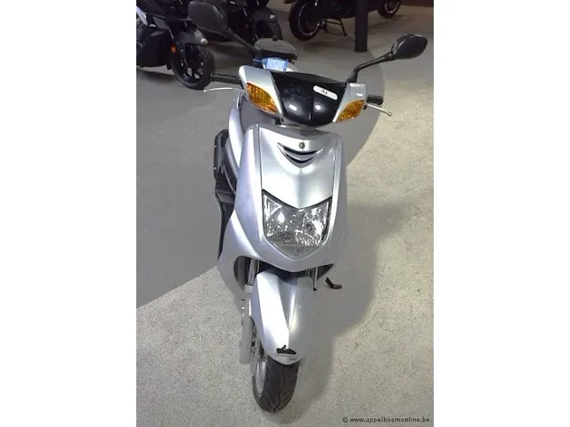 Motorfiets yamaha cygnusx, 125cm³, 8kw,1ste inschr 19/12/07, 2661km, chassisnr lprse081000506894, kenteken i+ii,gelijkvormigheidsattest, zonder sleutel - afbeelding 2 van  9