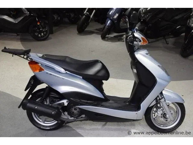 Motorfiets yamaha cygnusx, 125cm³, 8kw,1ste inschr 19/12/07, 2661km, chassisnr lprse081000506894, kenteken i+ii,gelijkvormigheidsattest, zonder sleutel - afbeelding 3 van  9