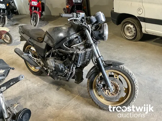 Motorfiets - afbeelding 1 van  7