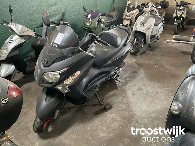 Motorfiets - afbeelding 1 van  8