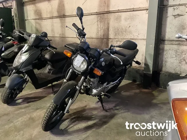 Motorfiets - afbeelding 1 van  8