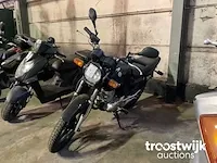 Motorfiets - afbeelding 1 van  8