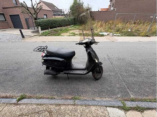 Motorised scooter - afbeelding 3 van  10
