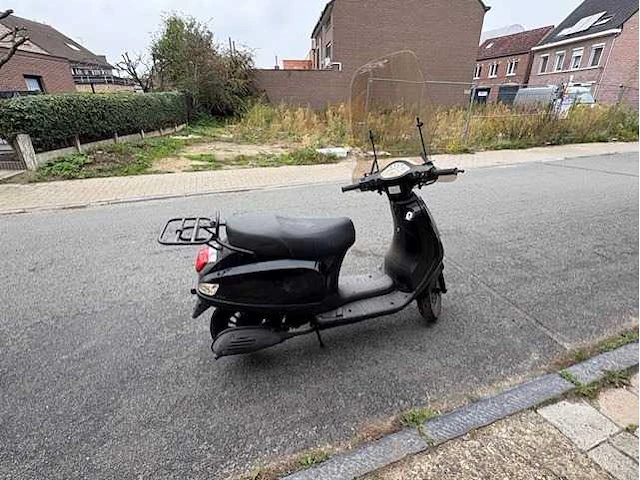 Motorised scooter - afbeelding 4 van  10