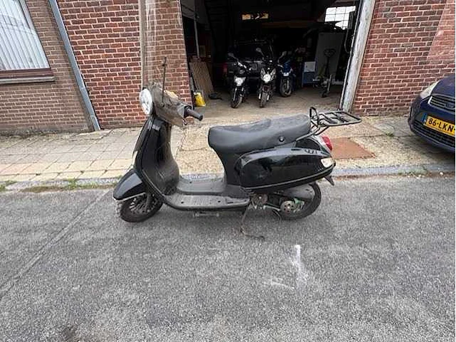 Motorised scooter - afbeelding 8 van  10