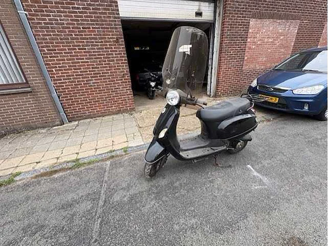 Motorised scooter - afbeelding 10 van  10