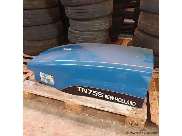 Motorkap new holland tn75s - afbeelding 1 van  8