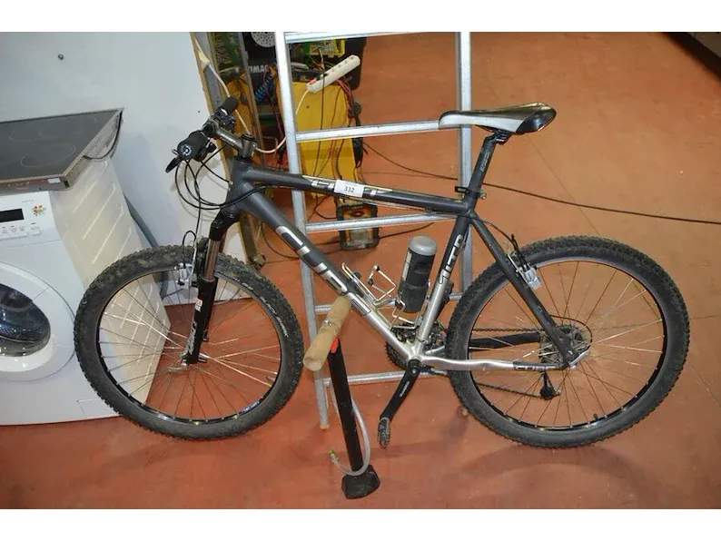 Diverse w.o. mountainbike cube, polshorloges en armbanden, smartwatches, stofzuiger, dartsbord, senseo, trimmers, enz