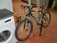Mountainbike cube ltd1 zwart , voetpomp - afbeelding 3 van  9