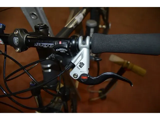 Mountainbike cube ltd1 zwart , voetpomp - afbeelding 5 van  9