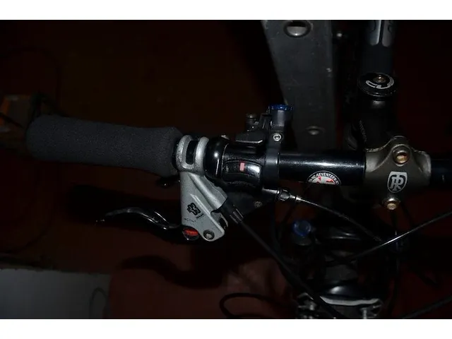 Mountainbike cube ltd1 zwart , voetpomp - afbeelding 6 van  9