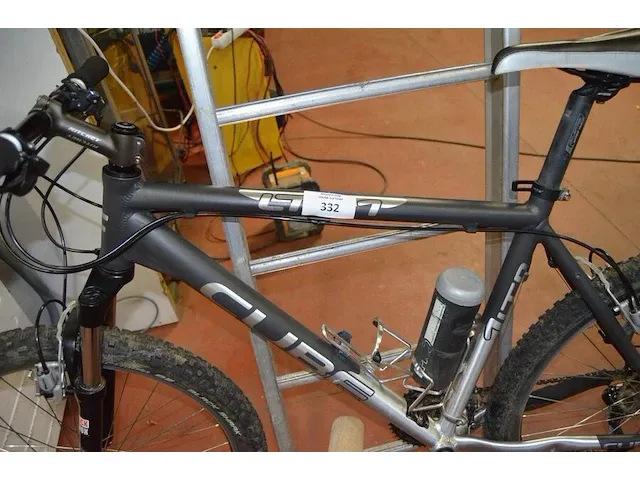 Mountainbike cube ltd1 zwart , voetpomp - afbeelding 7 van  9