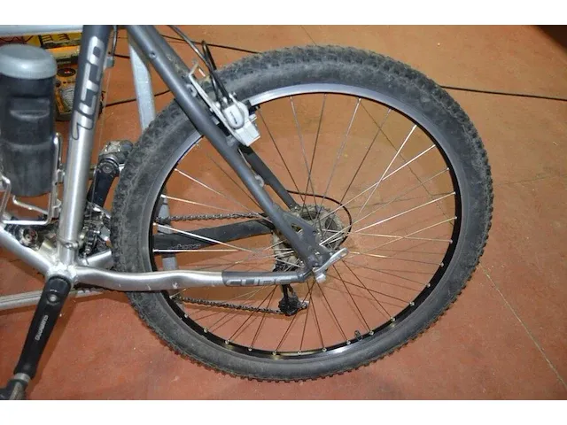 Mountainbike cube ltd1 zwart , voetpomp - afbeelding 8 van  9