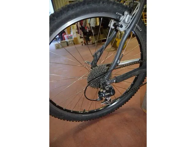 Mountainbike cube ltd1 zwart , voetpomp - afbeelding 9 van  9