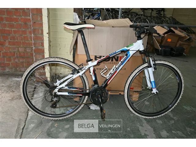 Mountainbike cube - afbeelding 1 van  4