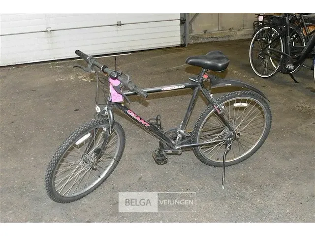 Mountainbike giant gsr 100 zwart/rood - afbeelding 2 van  2