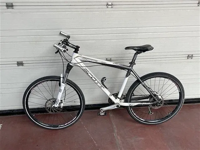 Mountainbike - afbeelding 1 van  6
