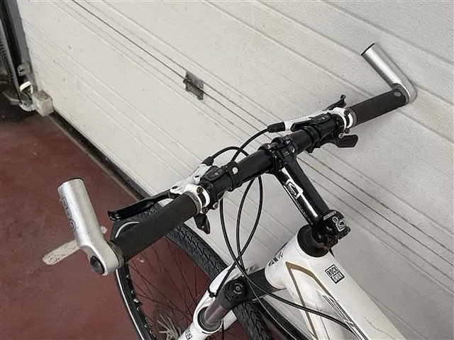 Mountainbike - afbeelding 3 van  6