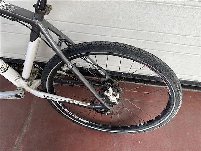 Mountainbike - afbeelding 5 van  6