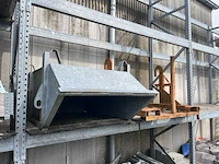 Muba - kipcontainer + kantelapparaat - various contractor materials - afbeelding 2 van  2