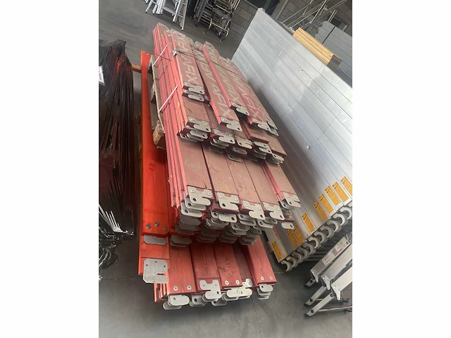 Multi-directionele layher compatibele houten plintenset - afbeelding 3 van  4