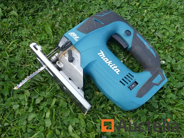 Multi-tool makita dtm 51, decoupeerzaag makita dgb 182, cirkelzaag makita dhs 680 - afbeelding 1 van  8