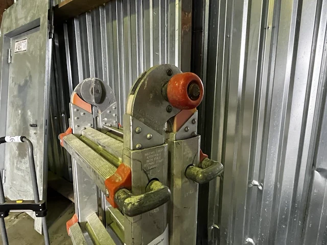 Multifunctionele vouwladder little giant - afbeelding 3 van  5