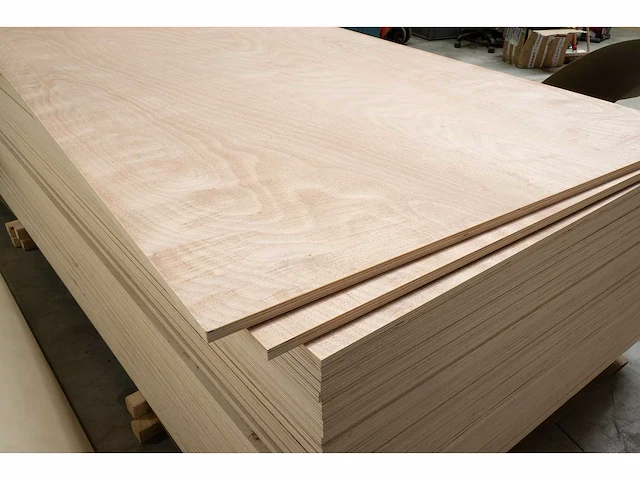 Multiplex populier/okoumé 18mm 244x122 b/bb (50x) - afbeelding 2 van  4
