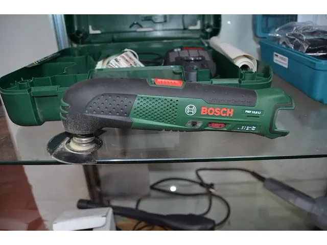 Multitool bosch pmf 10,8li met lader in koffer zonder batterij - afbeelding 4 van  6