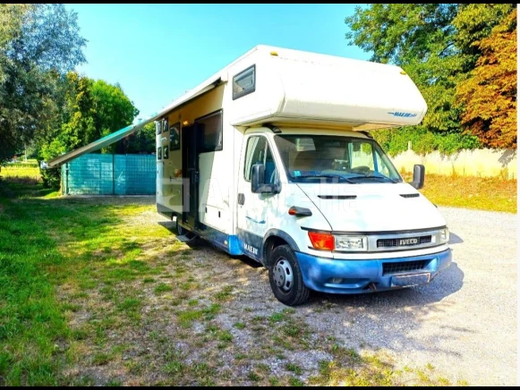 Muntmechanisme, vorkheftruck, gereedschappen, bouwmaterialen